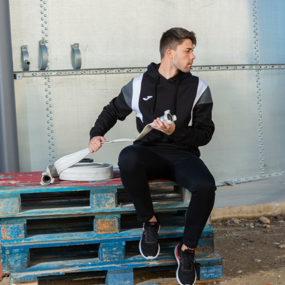 SUDADERA CON CAPUCHA CONFORT III NEGRO