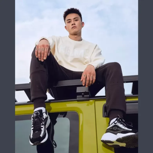 Свитшот KELME Round neck sweater 