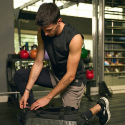 CAMISETA SIN MANGAS CORE NEGRO